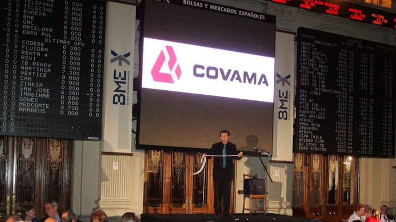 Luís Boyano presentando un evento en la bolsa de Madrid